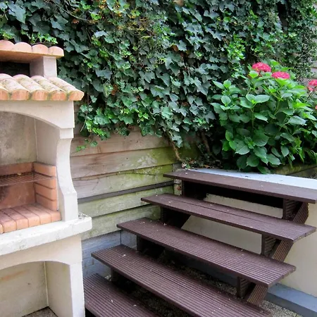 Daire Cosy In With A Private Garden