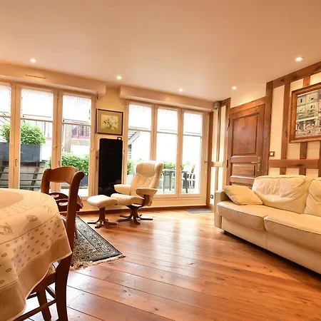 Cosy In With A Private Garden Daire *